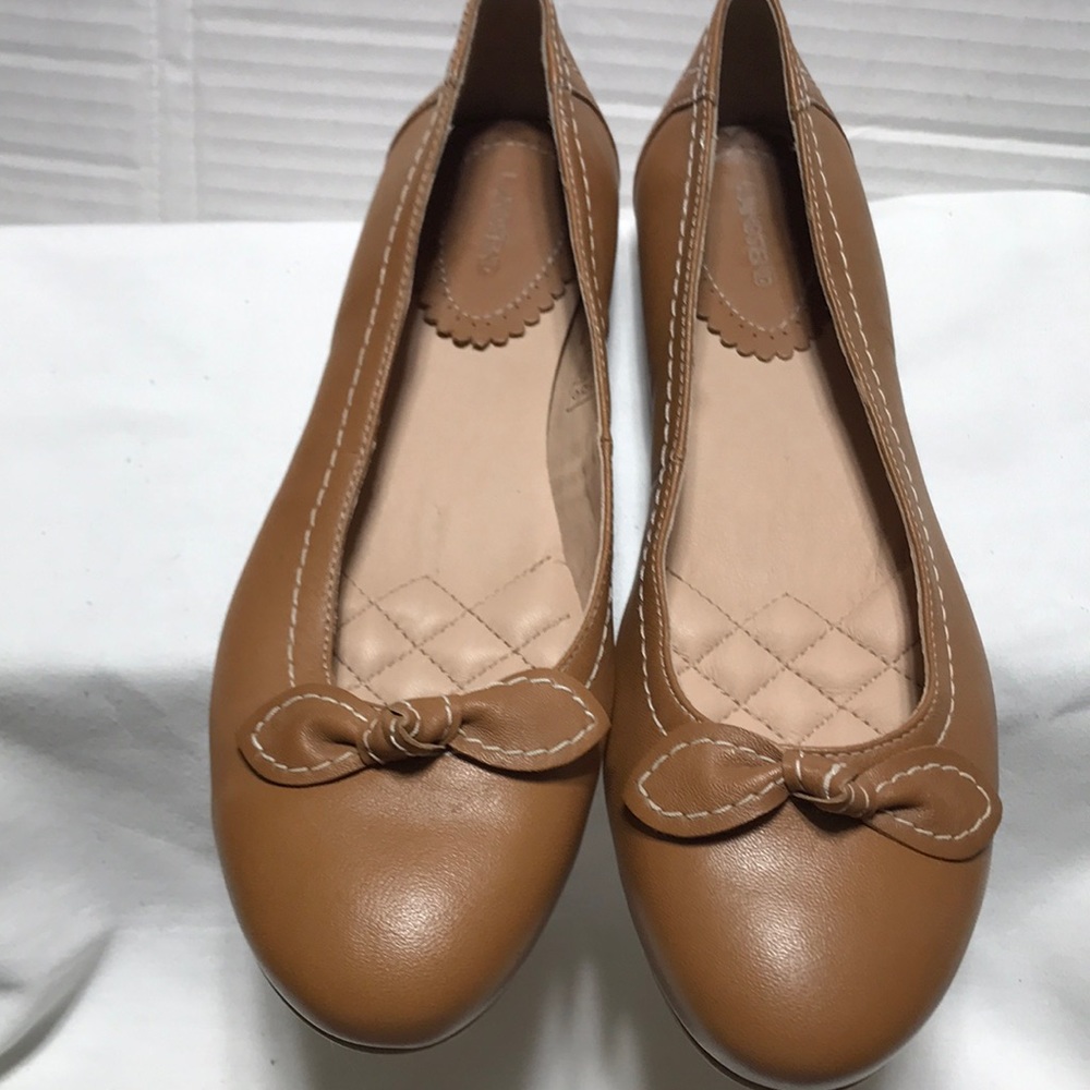 Lands End leather with bow flats. NWOT